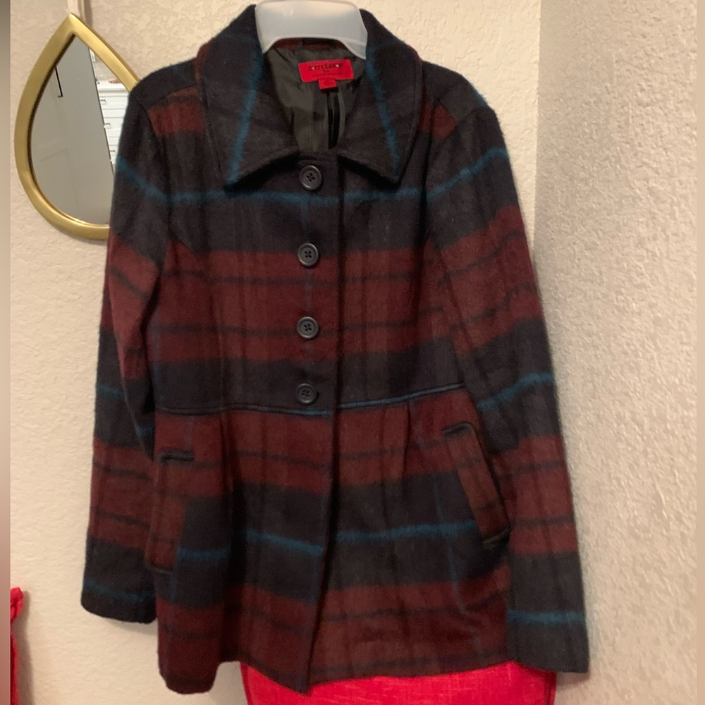 This is a womens Coffeeshop lined jacket in size XL